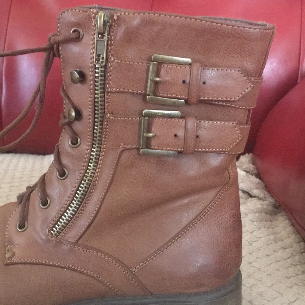 Boots - Picture 2 of 7